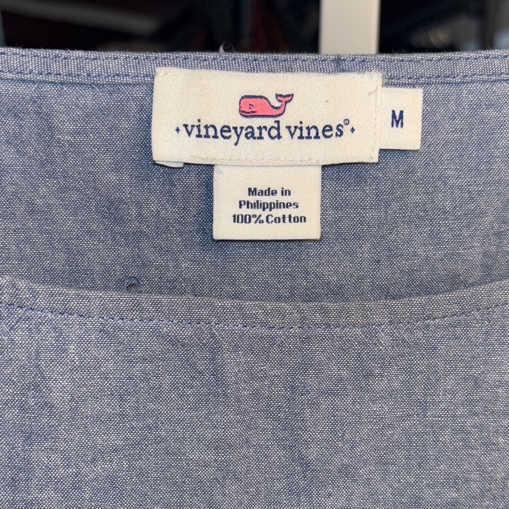Vineyard Vines Chambray Blue Shirt Size MED 2 Pockets Needlepoint Cloth 100% Cot